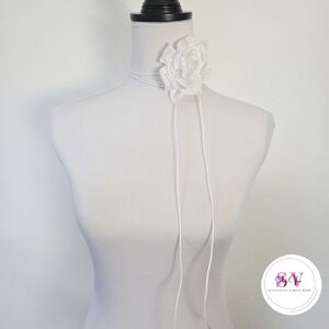 White Flower Choker